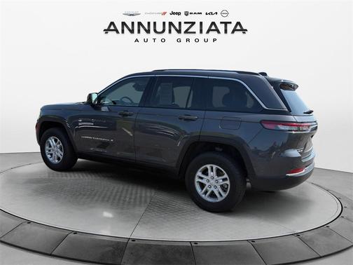 2022 Jeep Grand Cherokee Laredo