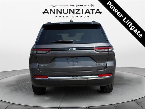 2022 Jeep Grand Cherokee Laredo