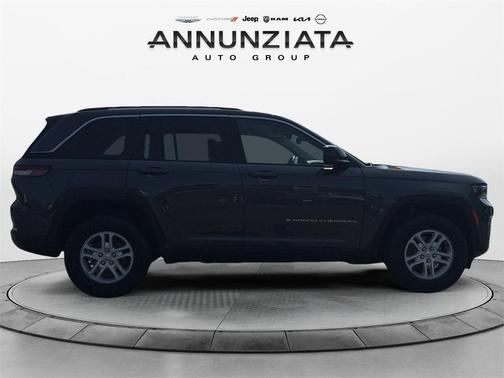 2022 Jeep Grand Cherokee Laredo