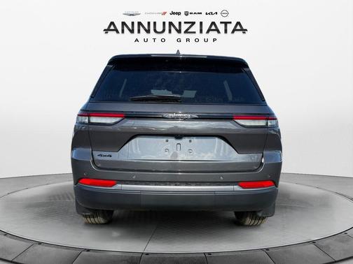 2026 Jeep Grand Cherokee Laredo