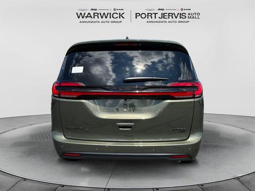 Olive Green Pearlcoat 2027 Chrysler Pacifica LIMITED