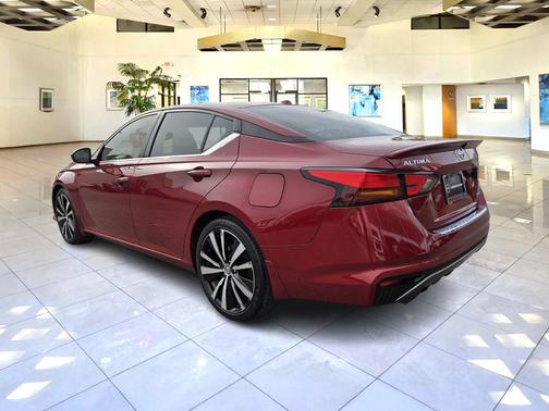 2021 Nissan Altima SR VC-Turbo FWD