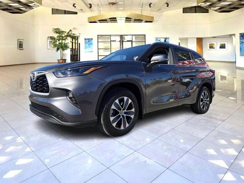 2024 Toyota Highlander XLE