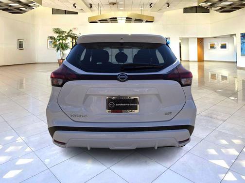 Fresh Powder 2024 Nissan Kicks SR