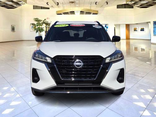 Fresh Powder 2024 Nissan Kicks SR