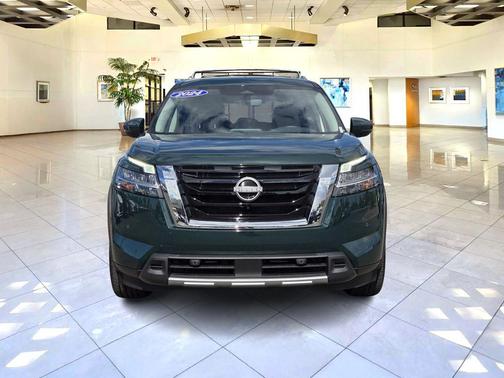 2024 Nissan Pathfinder SL FWD