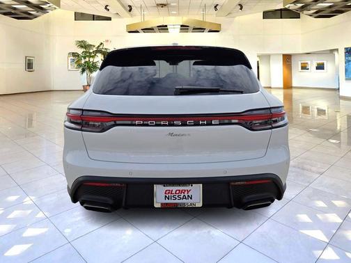 2022 Porsche Macan Base