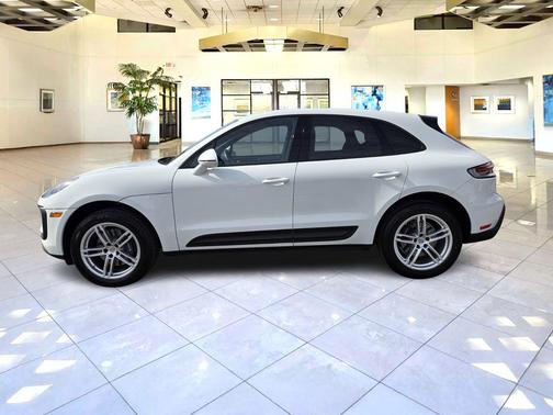 2022 Porsche Macan Base