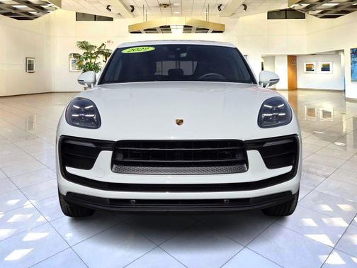 2022 Porsche Macan Base