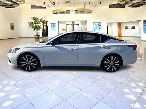 2020 Nissan Altima SR FWD