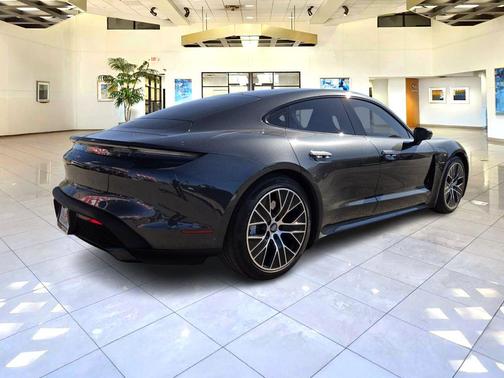 2020 Porsche Taycan Turbo