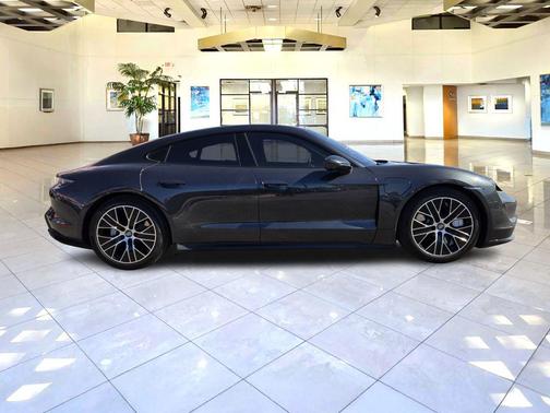 2020 Porsche Taycan Turbo