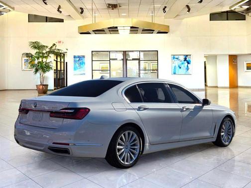 Mineral White Metallic 2020 BMW 740 740i