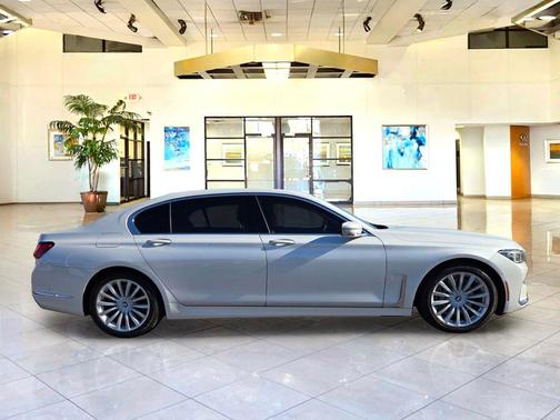 Mineral White Metallic 2020 BMW 740 740i