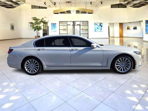 Mineral White Metallic 2020 BMW 740 740i