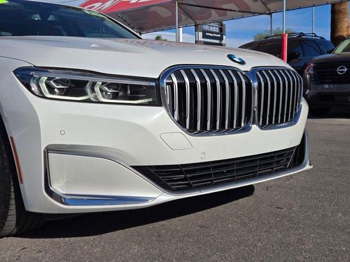 Mineral White Metallic 2020 BMW 740 740i
