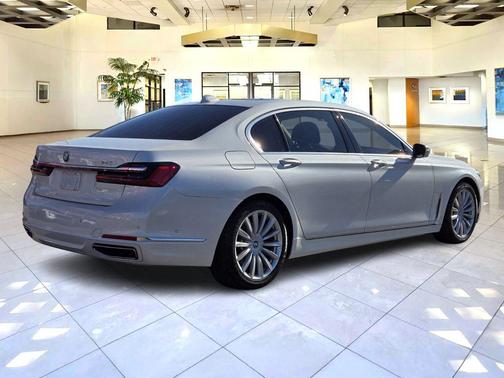 Mineral White Metallic 2020 BMW 740 740i