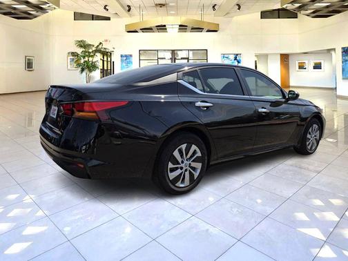 2025 Nissan Altima S FWD