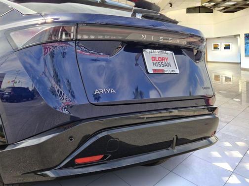 Deep Ocean Blue Pearl/Black Diamond Pearl 2024 Nissan ARIYA ENGAGE