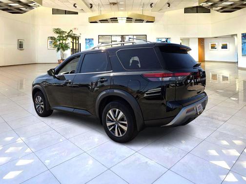 2025 Nissan Pathfinder SL FWD
