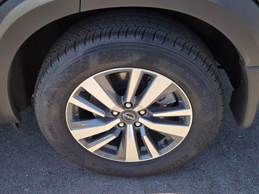 2025 Nissan Pathfinder SL FWD