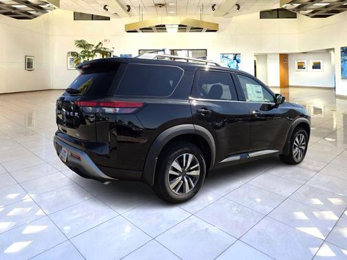 2025 Nissan Pathfinder SL FWD