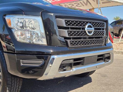 Super Black 2021 Nissan Titan SV