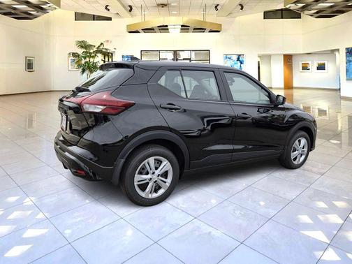 2025 Nissan Kicks S