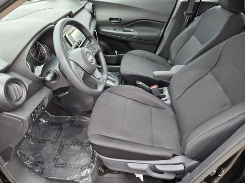 2025 Nissan Kicks S