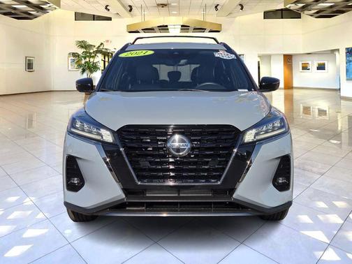 Boulder Gray Pearl 2021 Nissan Kicks SR