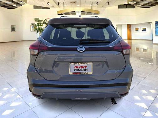 Boulder Gray Pearl 2021 Nissan Kicks SR