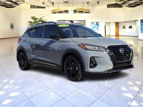 Boulder Gray Pearl 2021 Nissan Kicks SR