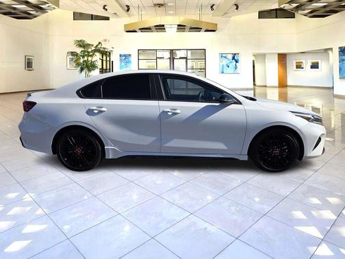 Snow White Pearl 2022 Kia Forte GT