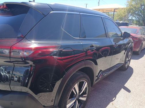 Super Black 2023 Nissan Rogue SL