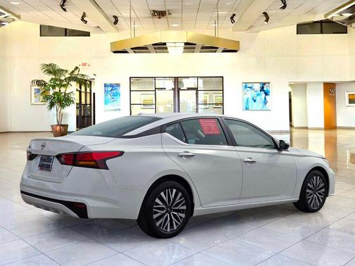 Glacier White 2025 Nissan Altima 2.5 SV