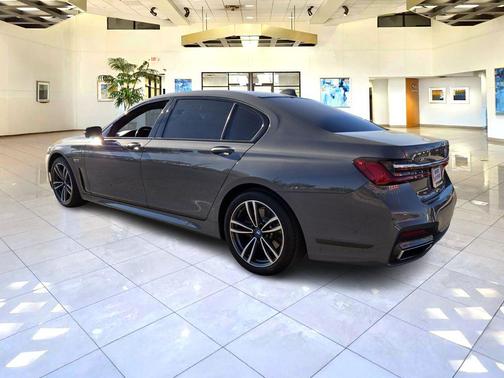 2022 BMW 745e xDrive