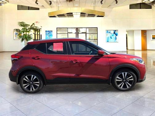 Cayenne Red Metallic 2020 Nissan Kicks SV