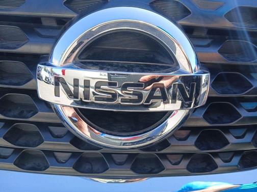 Cayenne Red Metallic 2020 Nissan Kicks SV