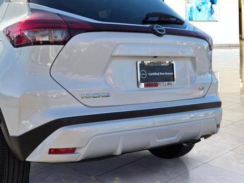 Aspen White Tricoat 2023 Nissan Kicks SV