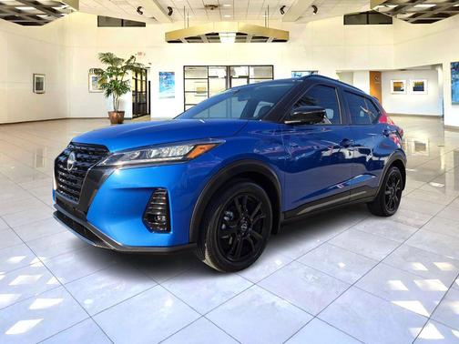 2023 Nissan Kicks SR
