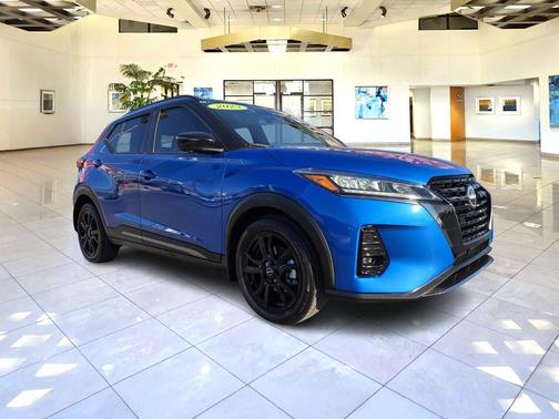 2023 Nissan Kicks SR