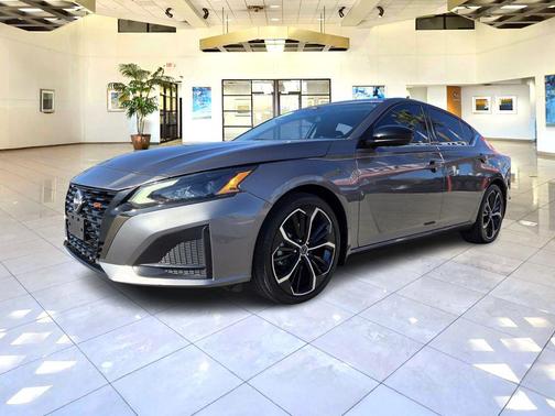 Gun Metallic 2023 Nissan Altima SR FWD