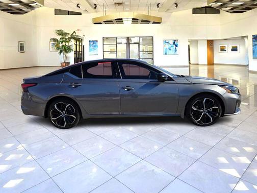 Gun Metallic 2023 Nissan Altima SR FWD