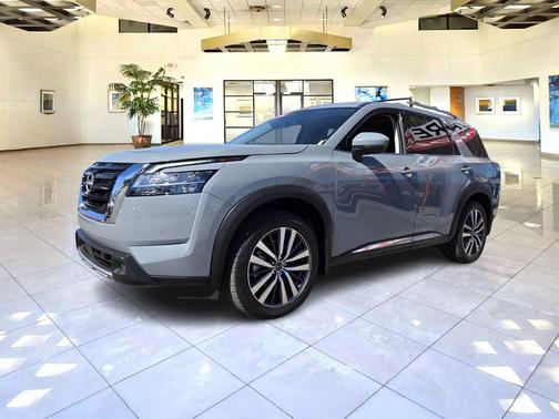 2022 Nissan Pathfinder Platinum 2WD