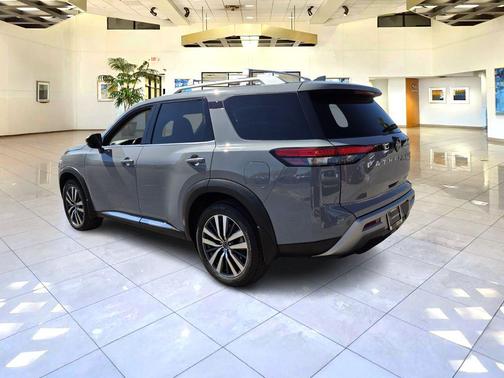 2022 Nissan Pathfinder Platinum 2WD