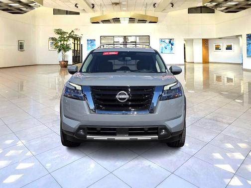 2022 Nissan Pathfinder Platinum 2WD