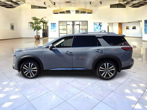 2022 Nissan Pathfinder Platinum 2WD