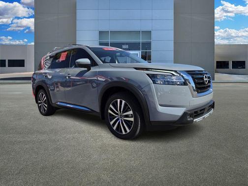 2022 Nissan Pathfinder Platinum 2WD
