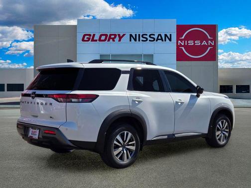 White Pearl 2026 Nissan Pathfinder SL