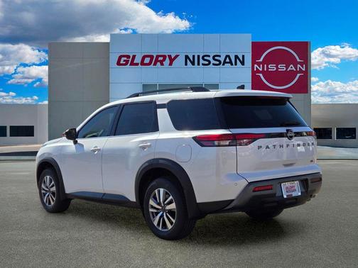 White Pearl 2026 Nissan Pathfinder SL